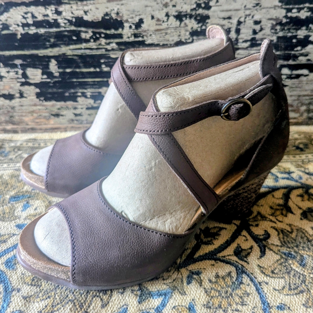 El Naturalista Leather Open Toe Strappy Heel Sandal - Made In Spain US 7 / EU 37